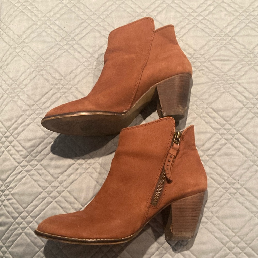 Steve Madden • Whysper Tan Booties